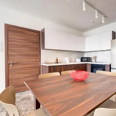 Modern 3br Penthouse With Valletta Views & Terrace Apartment *