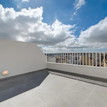 Modern 3br Penthouse With Valletta Views & Terrace Appartement Tal Guardamangia