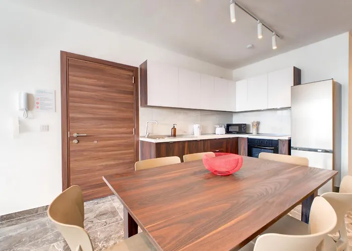 Modern 3br Penthouse With Valletta Views & Terrace Apartment *